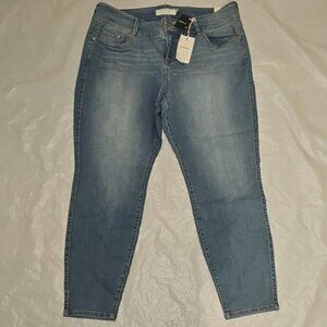 TORRID 22R First At Fit Jegging Skinny Fit 3 Buttons-Zip Closure, 5 Pockets New